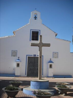 Puerta del cementerio de Faura