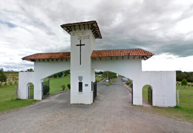 Puerta del cementerio de Popayan, Colombia