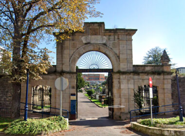 Puerta del cementerio de Portugaleta