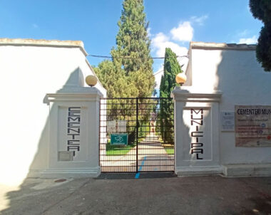Puerta del cementerio de La Pobla de Vallbona